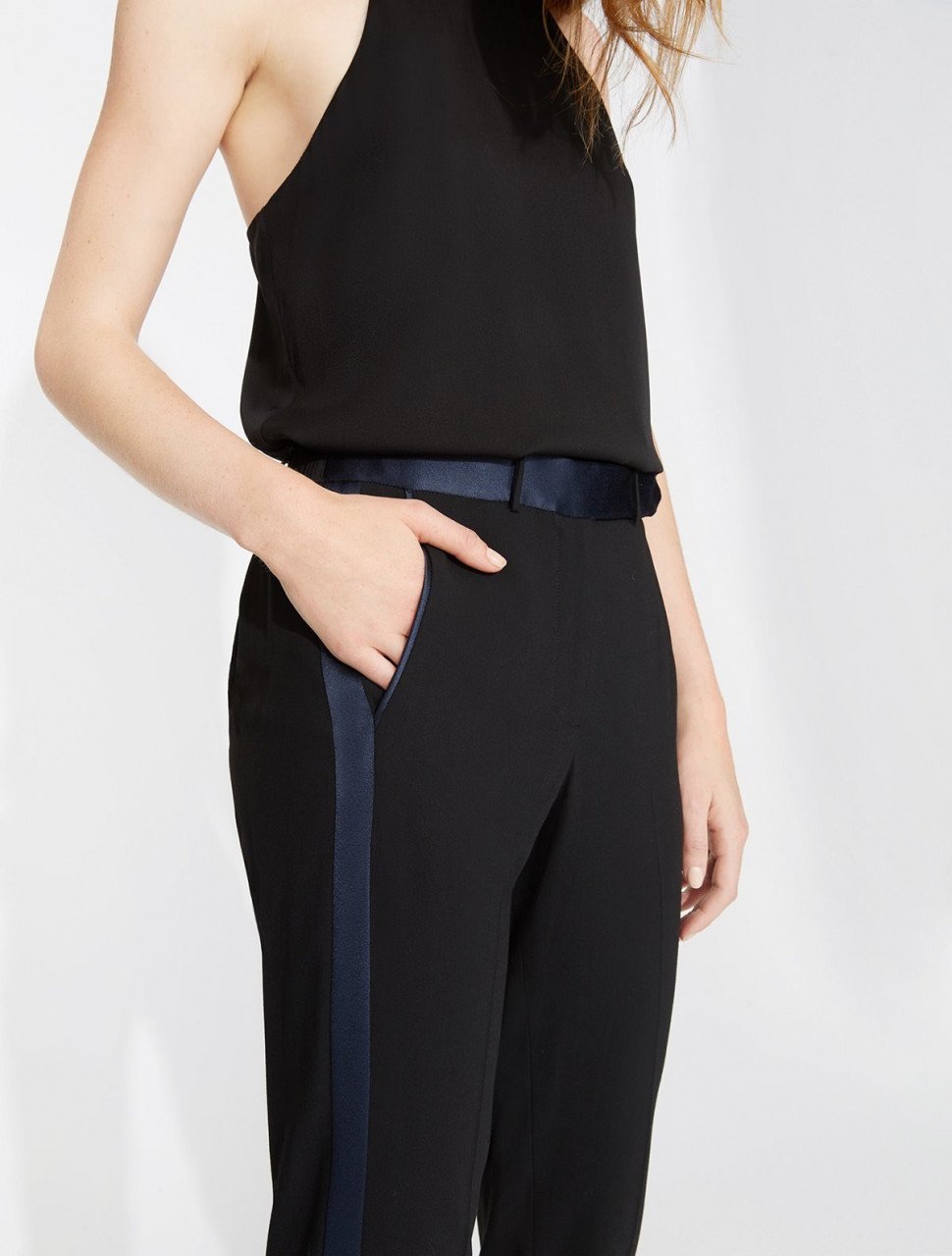 PANTALON SLIM CON DETALLE SATÍN PANTALON SLIM CON DETALLE SATÍN
