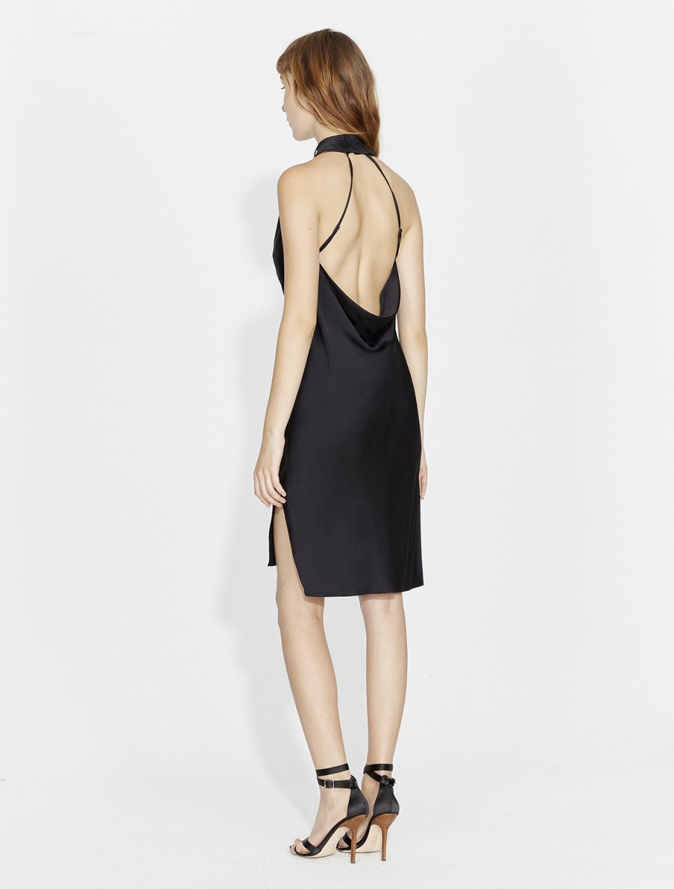 VESTIDO SATIN DRAOEADO CON GORRO MULTI CORREA VESTIDO SATIN DRAOEADO CON GORRO MULTI CORREA