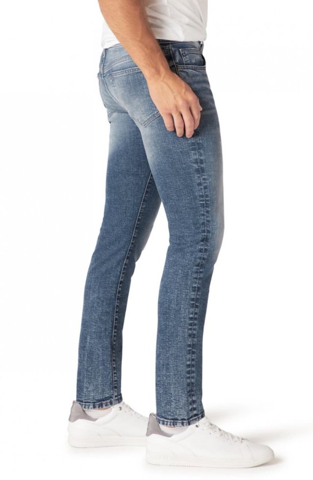 THE SLIM FIT THE SLIM FIT