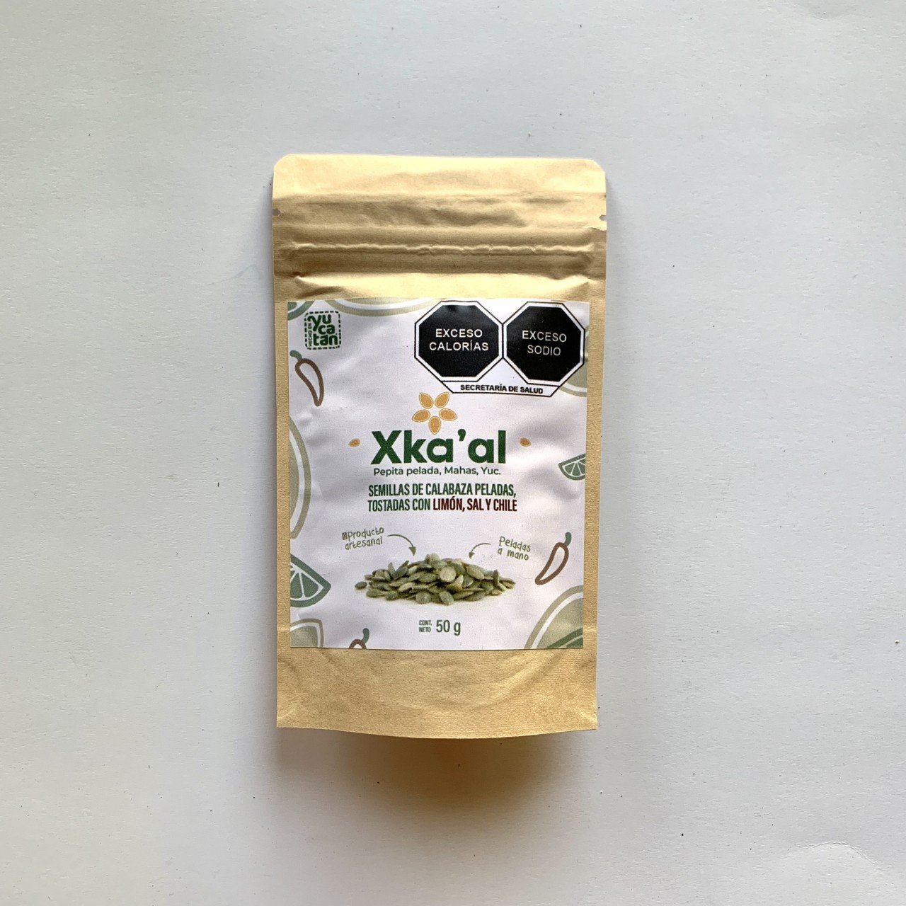 Pepita de calabaza criolla con limón, sal y chile