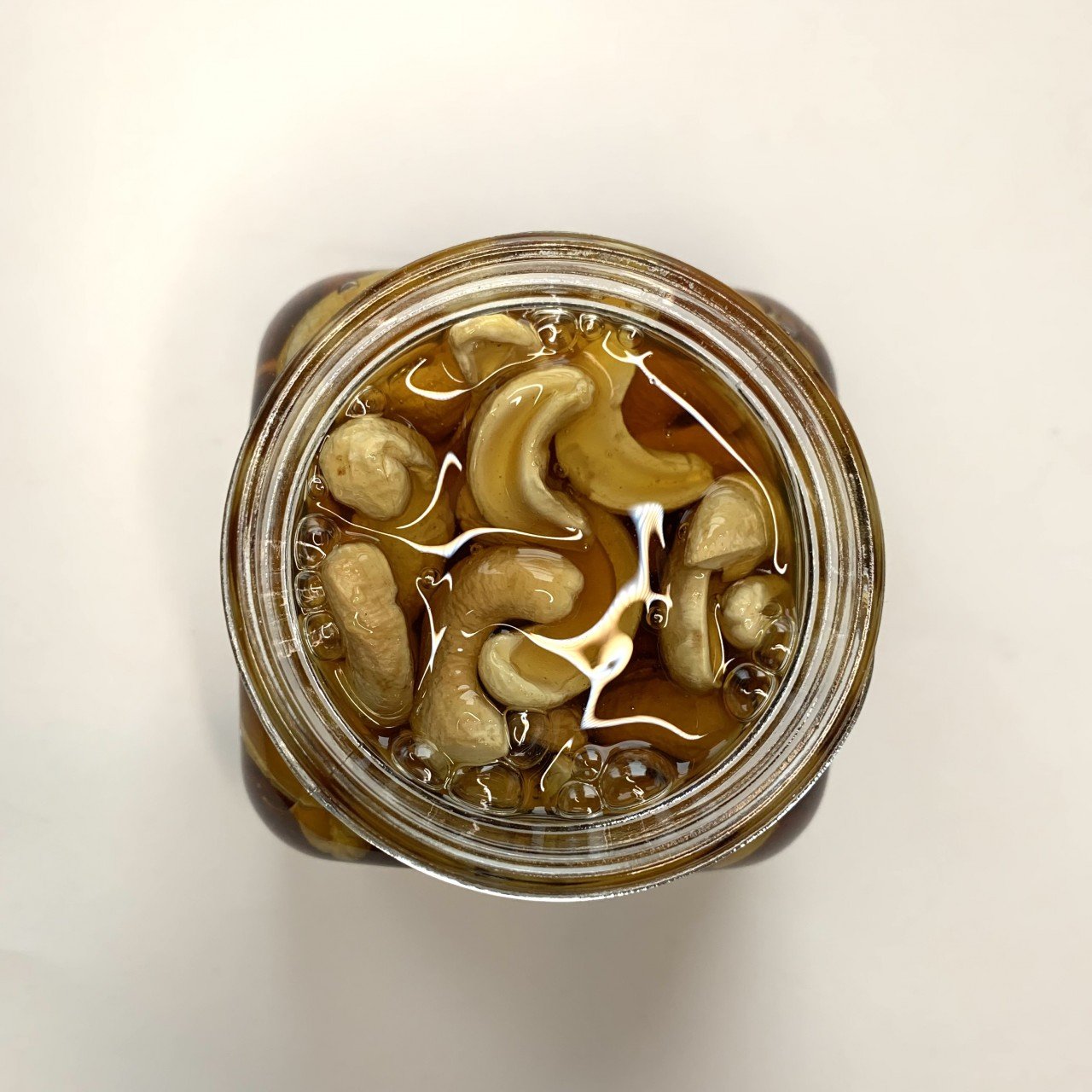 Nueces con miel de abeja orgánica